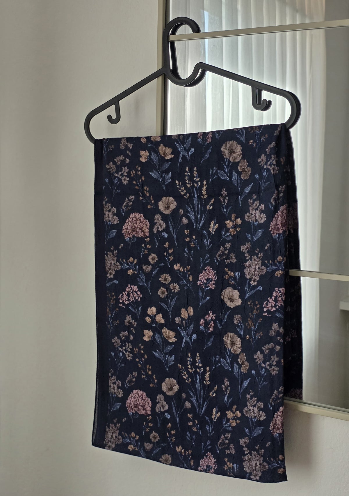 Floral Hijab Dunkelblau Rosa